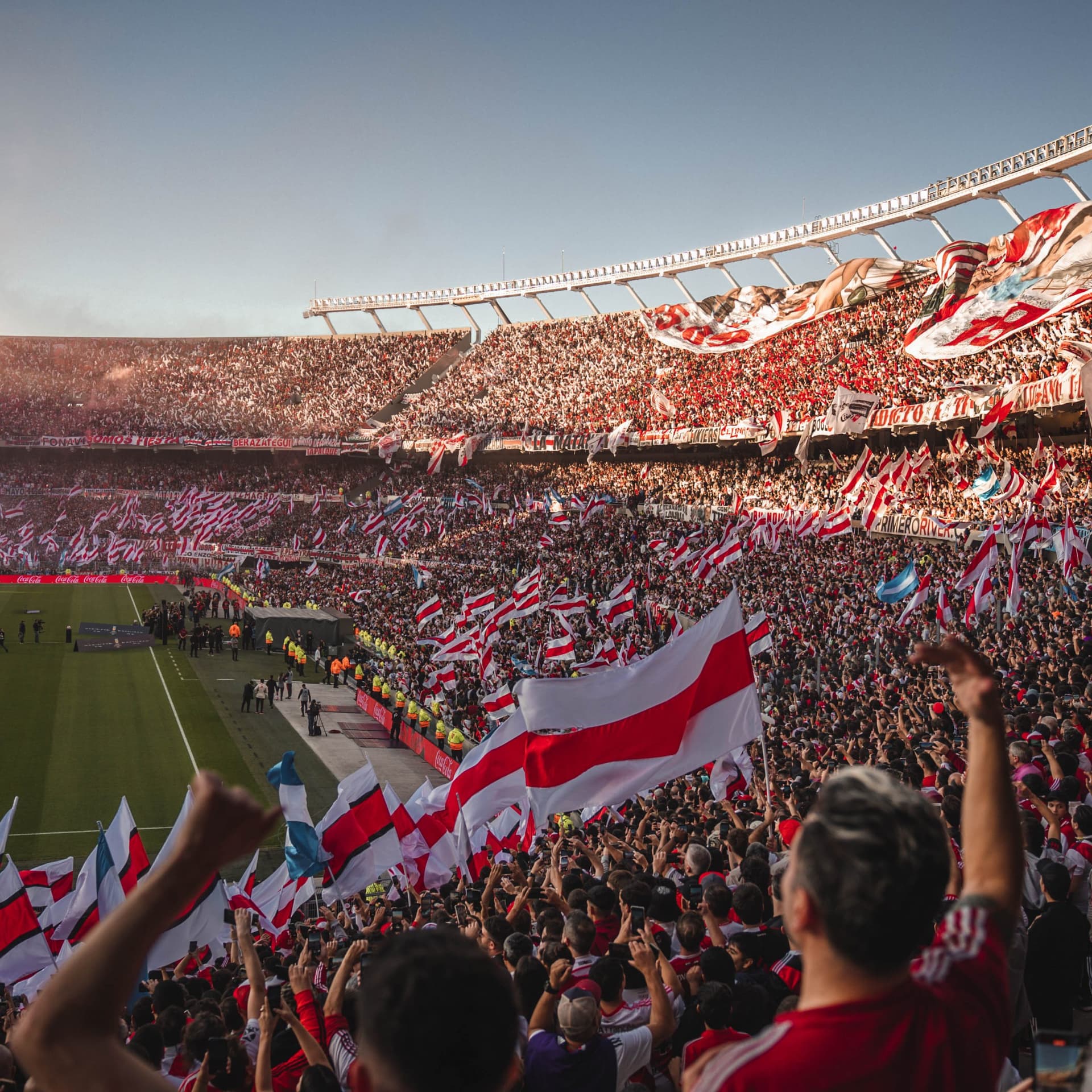 Milton hosting in Buenos Aires